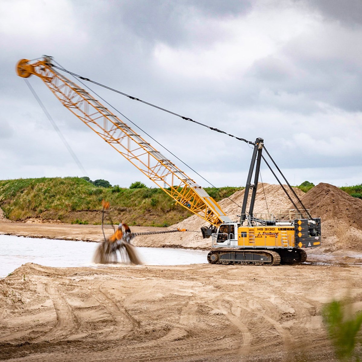 liebherr-hs-8130-duty-cycle-crawler-crane-dragline-schleppschaufel-schurfkub-2.jpg