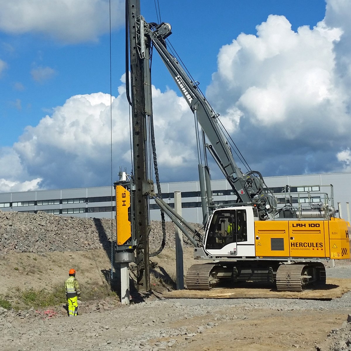 liebherr-impact-hydraulic-hammer-h-6-deep-foundation-6.jpg
