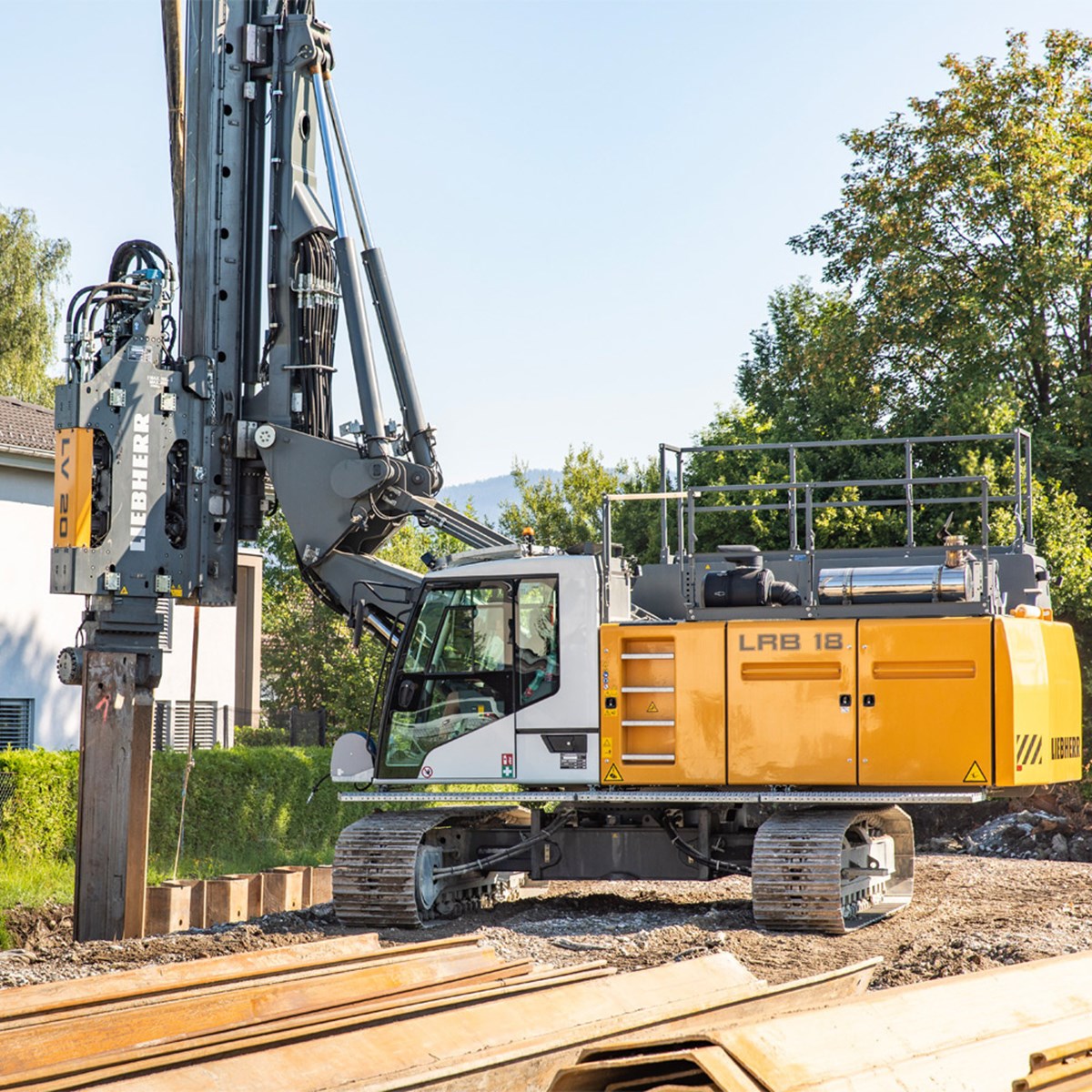 liebherr-piling-and-drilling-lrb-18-vibrator-lv-20-shhet-piles-spundwaende-3-1.jpg