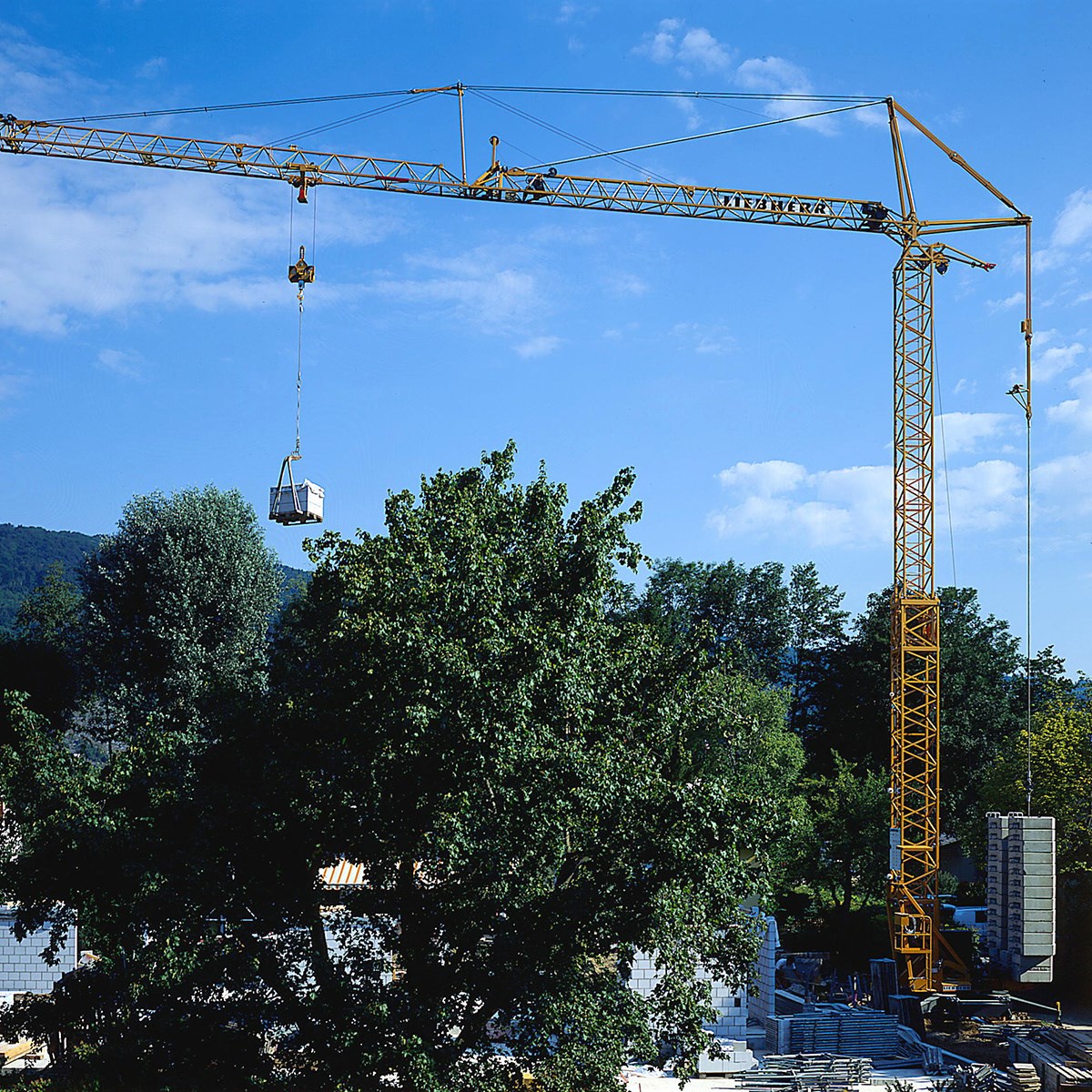 liebherr-fast-erecting-crane-42k-1-1.jpg