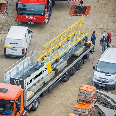 liebherr-flat-top-crane-125ec-b-10.jpg