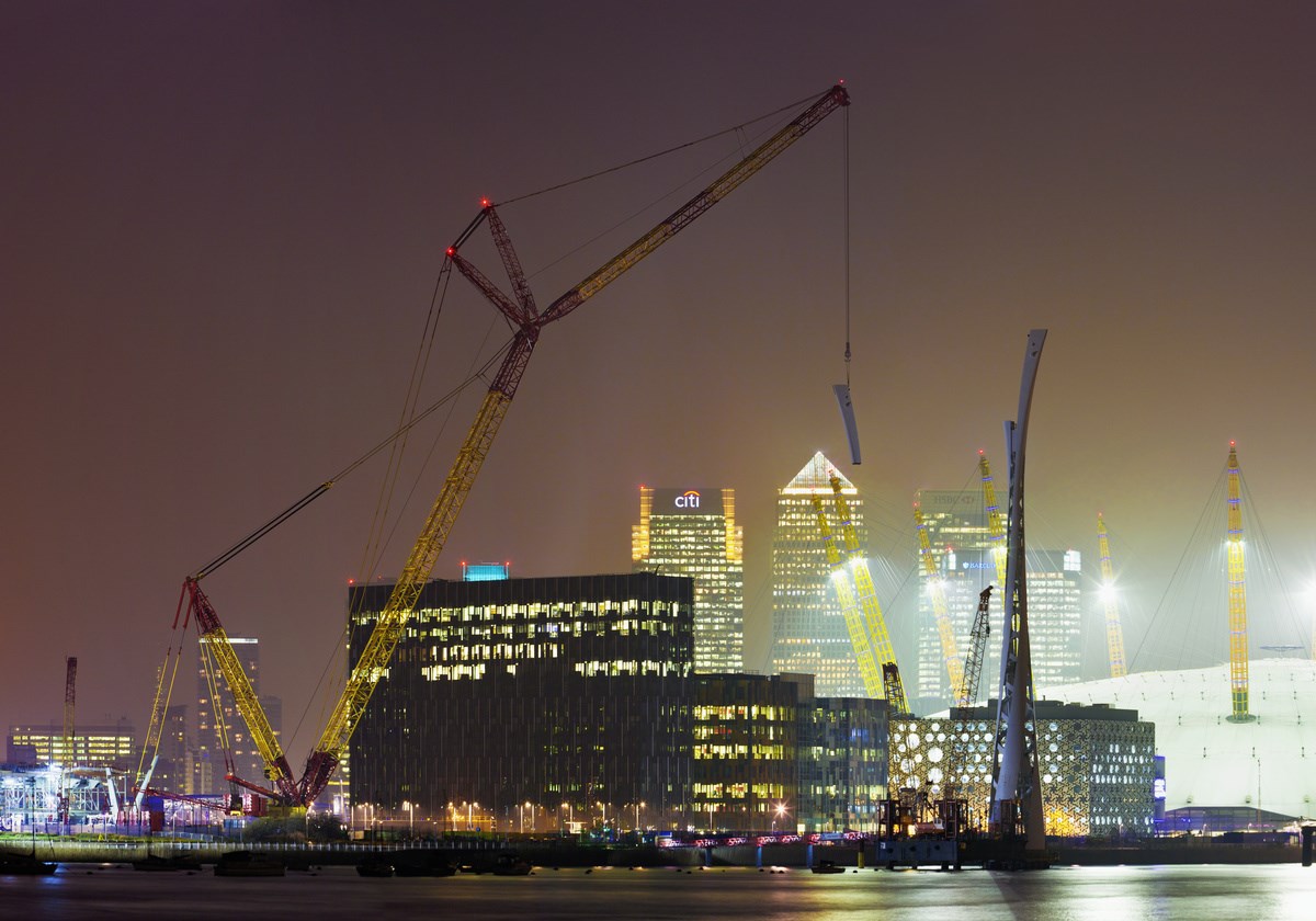 liebherr-lr-11350-working-position-london-night-landscape_web.jpg